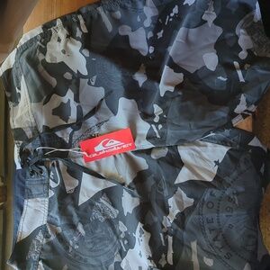 Quicksilver swim shorts Men's 32 - new with tags